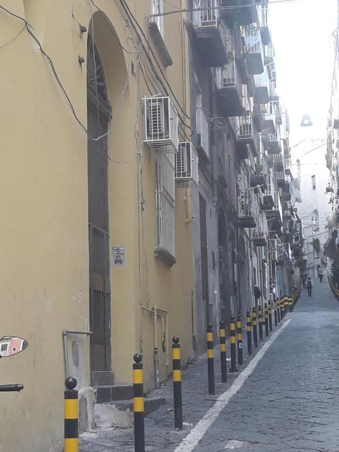 A Due Passi Da Dante Deluxe * Naples